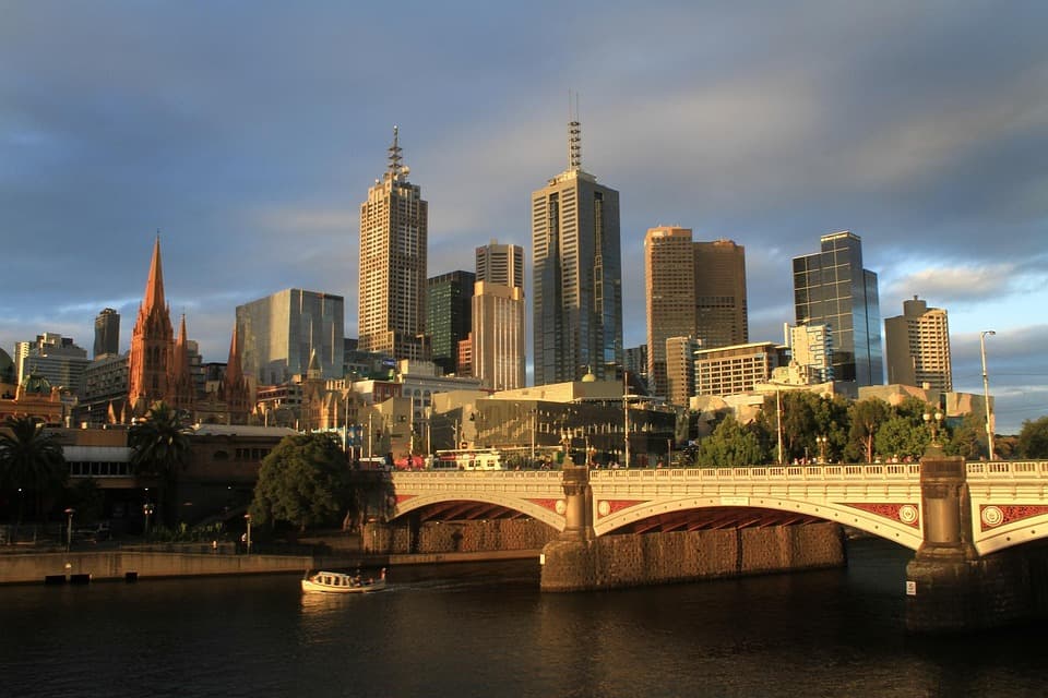 Australia - Sandstone Heritage & Modern Facilities